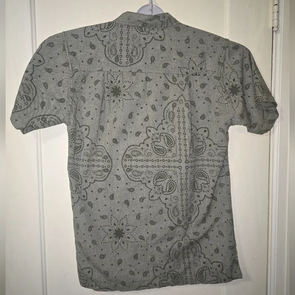 Earthbound Trading Company Mens Button Down Bandana Print Shirt Size Medium - Picture 5 of 6